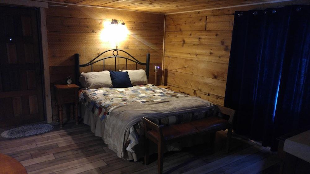 Vila Wolfwood Guest Ranch Clearwater Exteriér fotografie