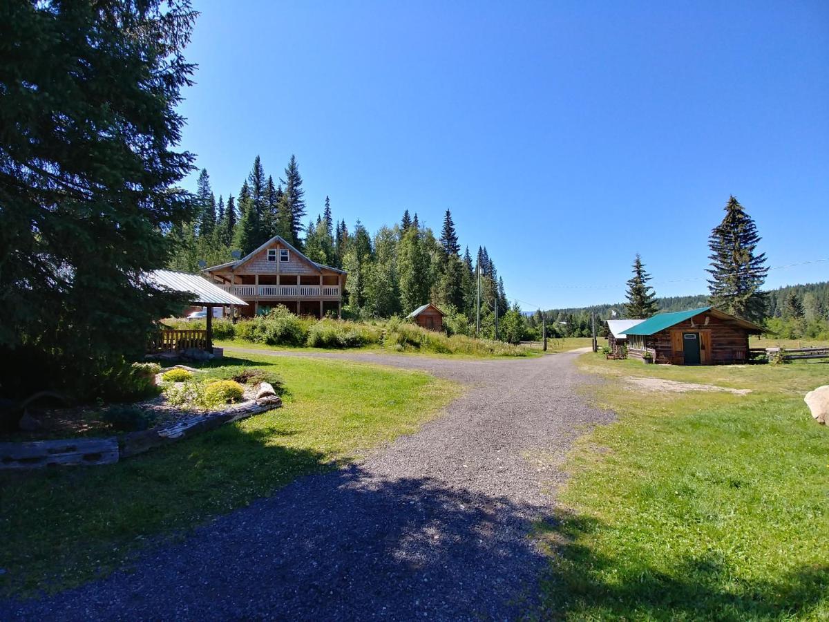 Vila Wolfwood Guest Ranch Clearwater Exteriér fotografie