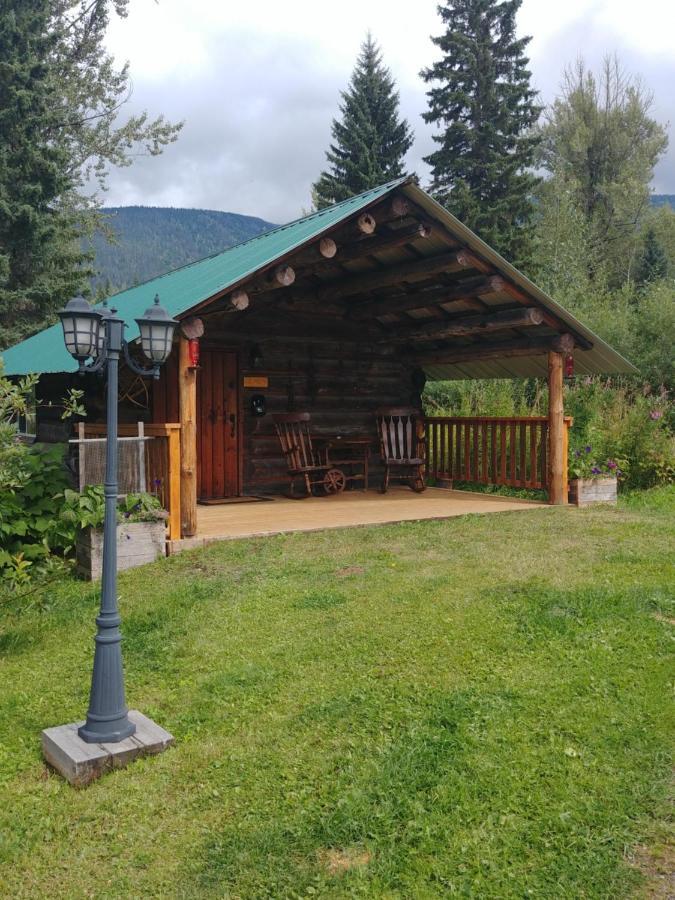 Vila Wolfwood Guest Ranch Clearwater Exteriér fotografie