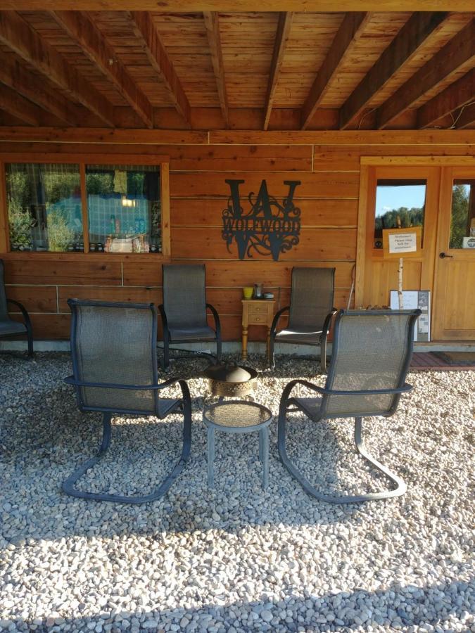 Vila Wolfwood Guest Ranch Clearwater Exteriér fotografie