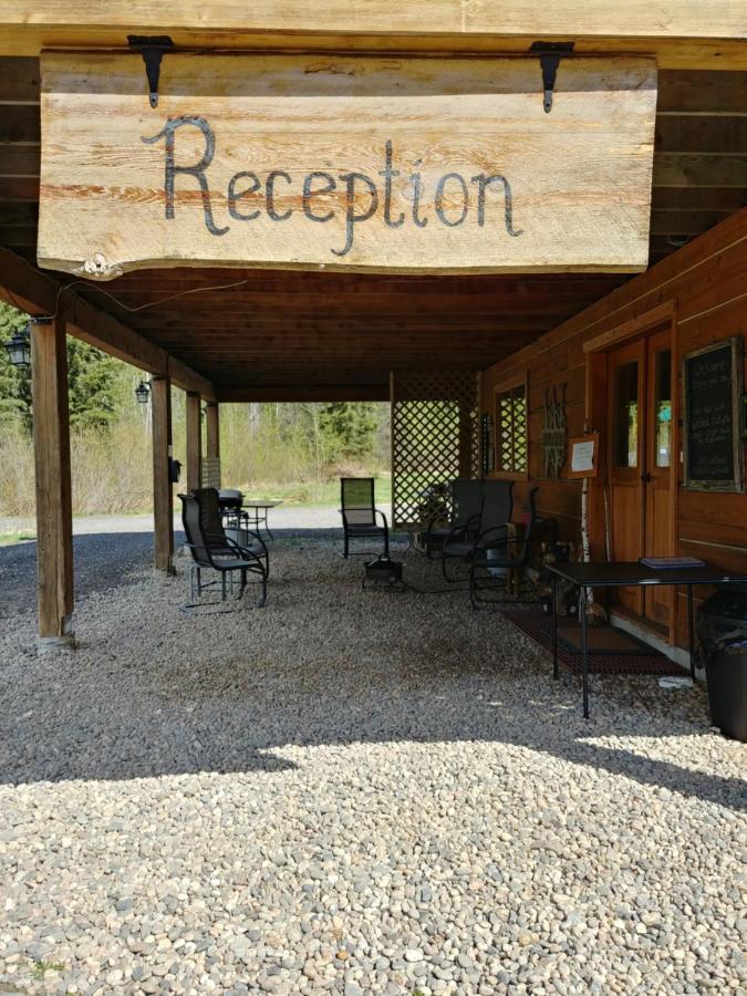 Vila Wolfwood Guest Ranch Clearwater Exteriér fotografie