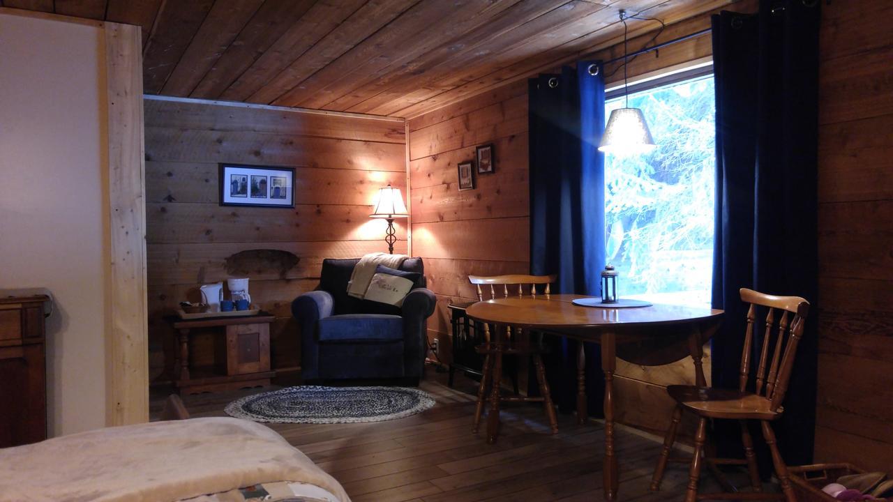 Vila Wolfwood Guest Ranch Clearwater Exteriér fotografie