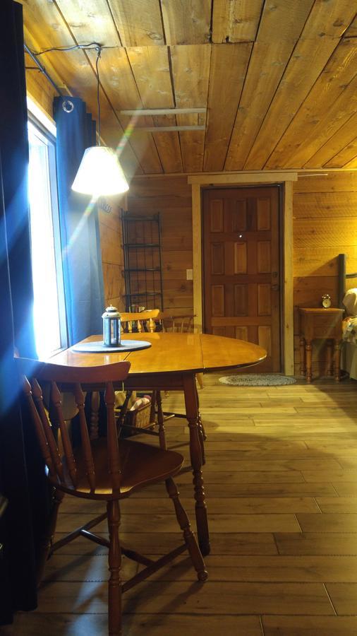 Vila Wolfwood Guest Ranch Clearwater Exteriér fotografie