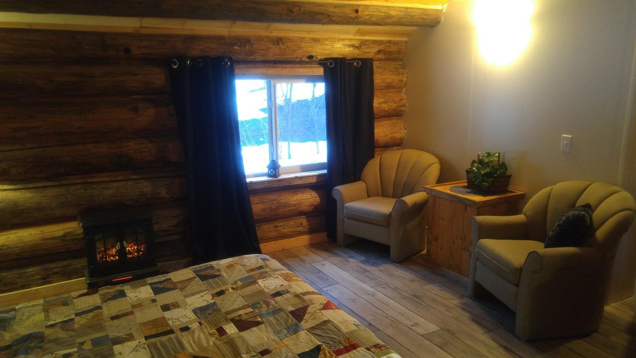 Vila Wolfwood Guest Ranch Clearwater Exteriér fotografie
