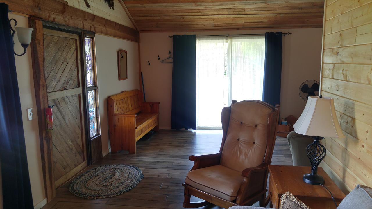 Vila Wolfwood Guest Ranch Clearwater Exteriér fotografie