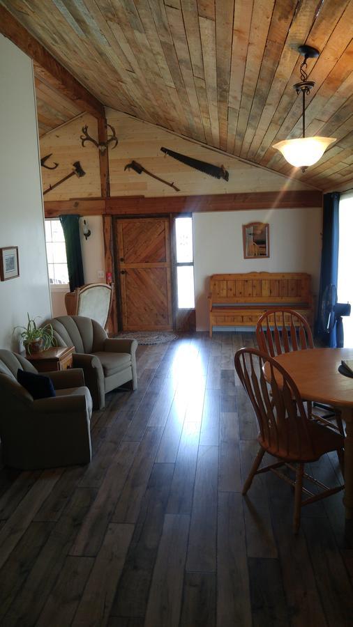 Vila Wolfwood Guest Ranch Clearwater Exteriér fotografie