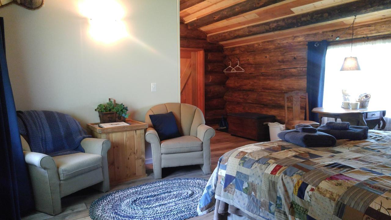 Vila Wolfwood Guest Ranch Clearwater Exteriér fotografie