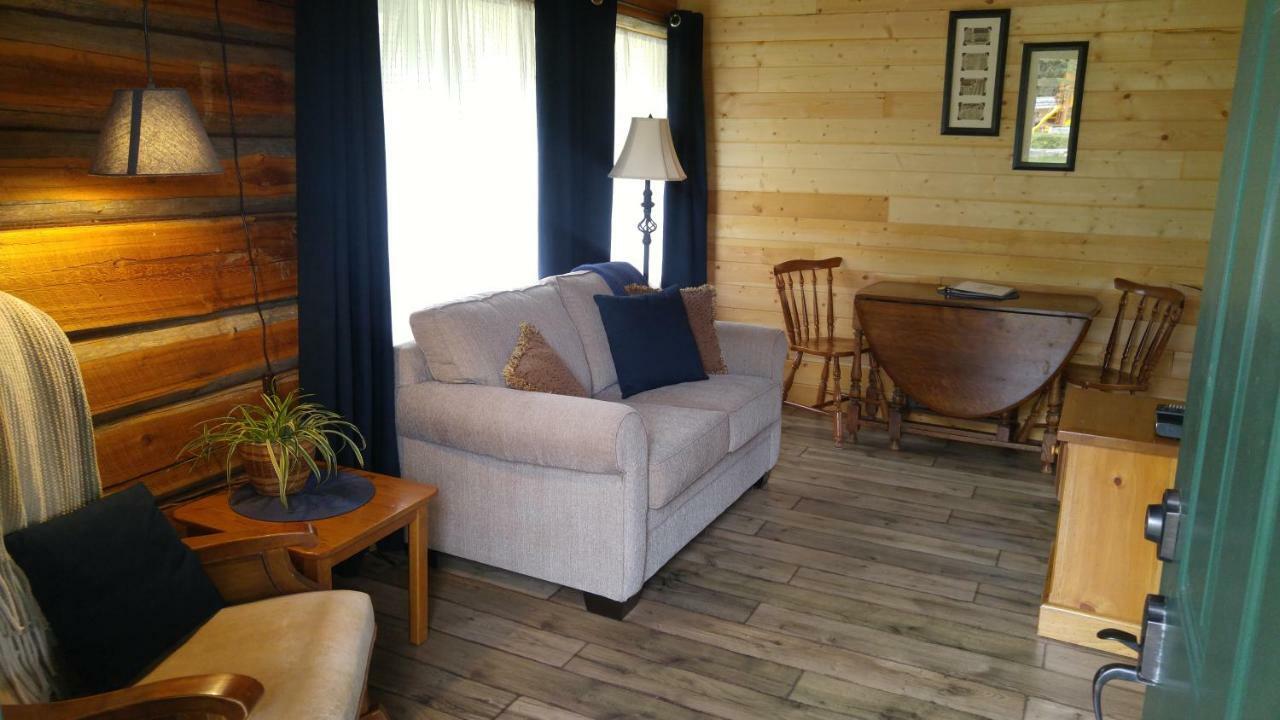 Vila Wolfwood Guest Ranch Clearwater Exteriér fotografie